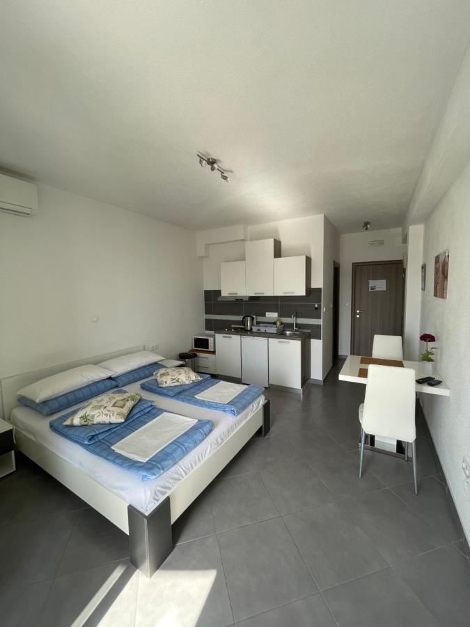 Apartments Nevistic Podstrana Extérieur photo