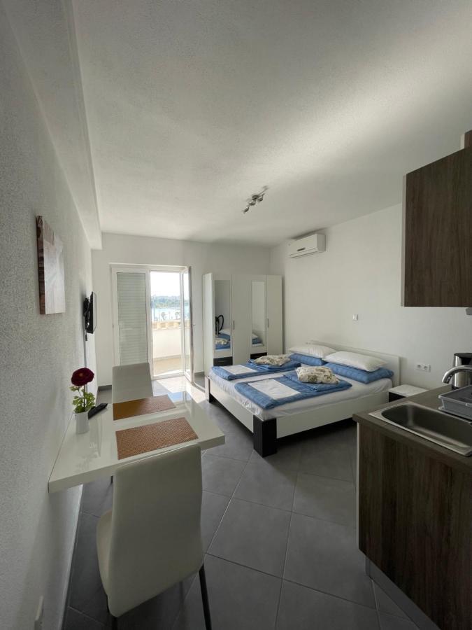 Apartments Nevistic Podstrana Extérieur photo