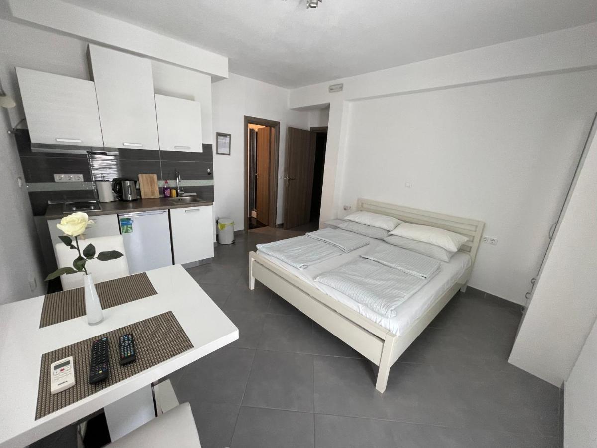 Apartments Nevistic Podstrana Extérieur photo