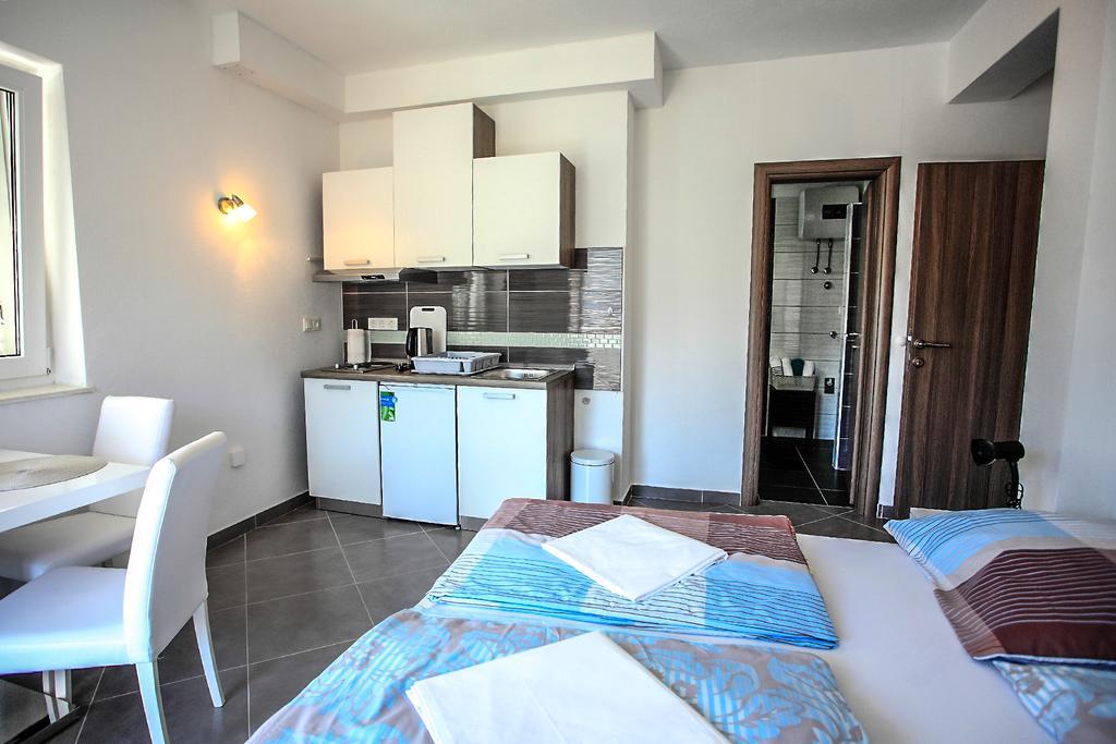 Apartments Nevistic Podstrana Extérieur photo