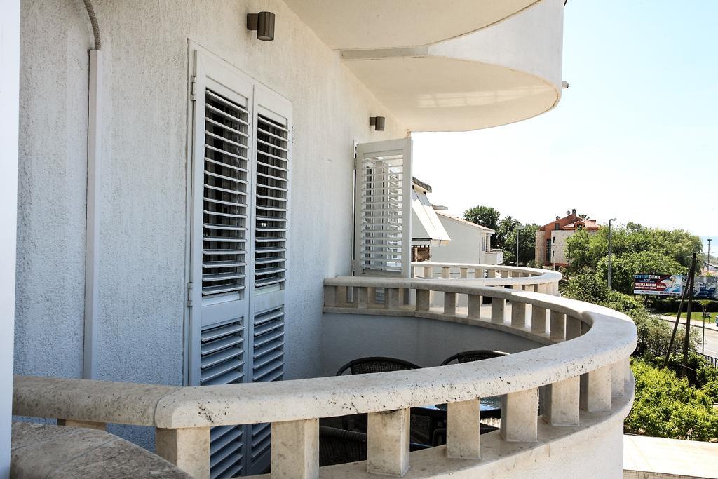 Apartments Nevistic Podstrana Extérieur photo