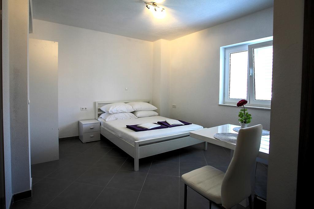 Apartments Nevistic Podstrana Extérieur photo